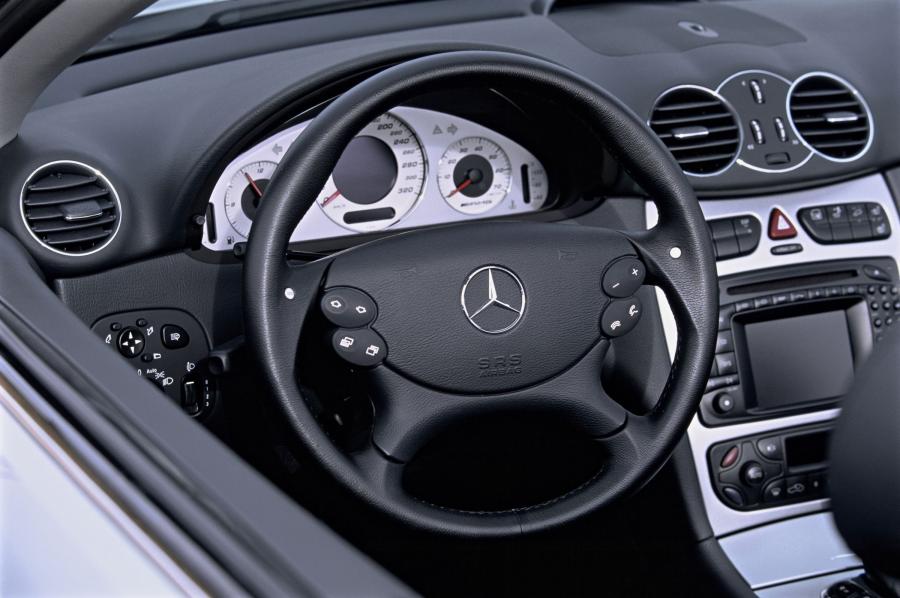  Mercedes-Benz CLK55 AMG Cabriolet 2004 года  (фото 15 из 35)